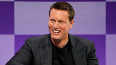 Netflix Backs Out of Warner Bros. Deal as Paramount Wins Bidding War Netflix Backs Out of Warner Bros. Deal as Paramount Wins Bidding War