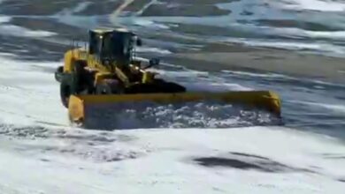 Airport crews working nonstop to get planes moving after massive snowstorm