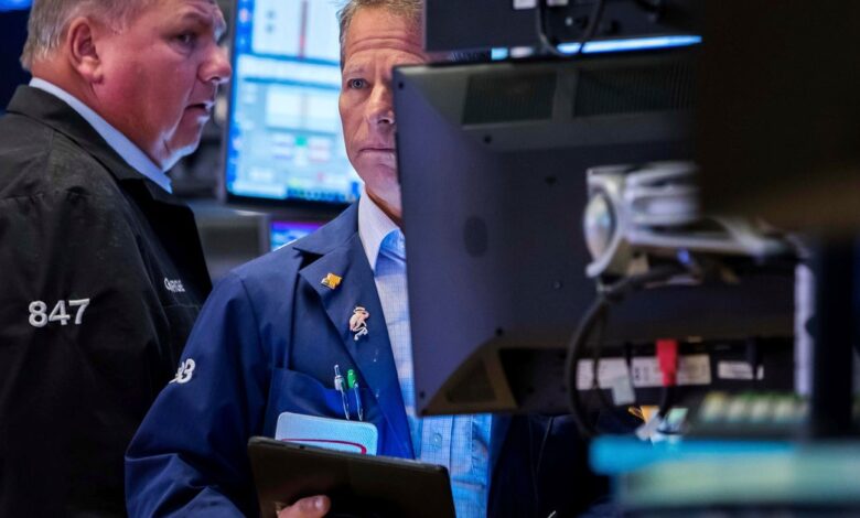 Dow closes down more than 800 points as AI and tariff risks rattle investors