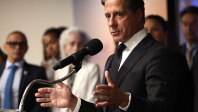 FBI raids home of Los Angeles schools chief Alberto Carvalho, district headquarters also searched