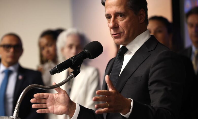 FBI raids home of Los Angeles schools chief Alberto Carvalho, district headquarters also searched