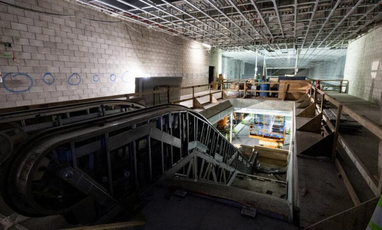 L.A. Metro to open stops connecting downtown to Beverly Hills, Miracle Mile L.A. Metro to open stops connecting downtown to Beverly Hills, Miracle Mile