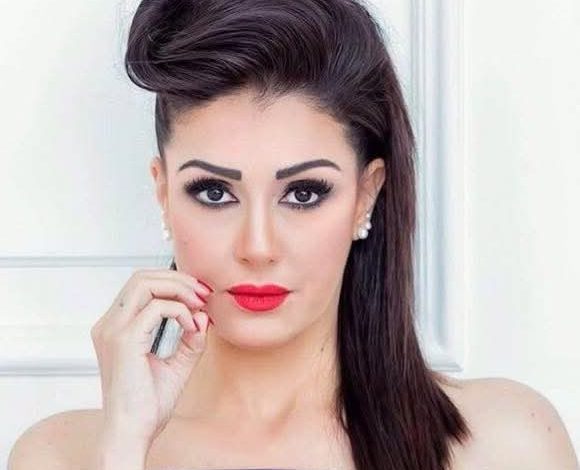 غادة عبد الرازق تظهر بكرسي متحرك خلال تواجدها في الساحل الشمالي إثر تعرضها لإصابة 1 1000323559