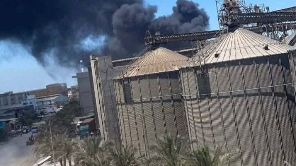 مصدر بالصحة: إصابة 4 مواطنين والدفع ب 5 سيارات إسعاف في حريق مصنع فايبر 1 17351009229755202507080812551255