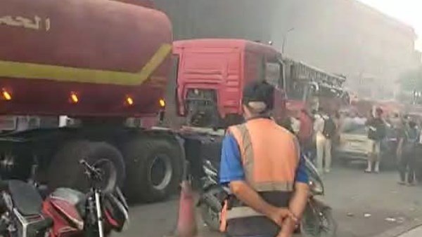 شلل مروري في شارع الجمهورية بسبب حريق سنترال رمسيس.. وتحويلات لتأمين موقع الحادث 1 1742708862492202507070726302630