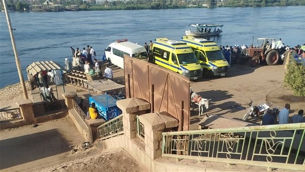 انتشال سيارة ربع نقل سقطت من معدية فى النيل بقنا والبحث عن شخصين مفقودين 1 174270886249220250707120337337