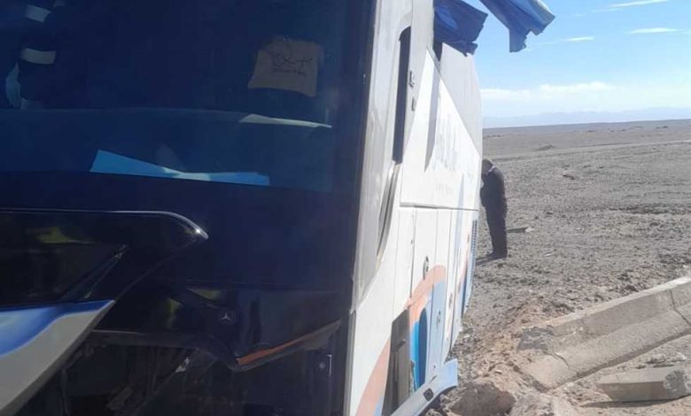 باستثناء حالتين.. خروج مصابي حادث تصادم أتوبيس وسيارة نقل من المستشفى بالبحر الأحمر 1 2590967 0