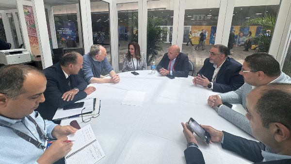 وزيرة التنمية المحلية تبحث مع رئيس ومؤسس شركة (إزري) العالمية مجالات التعاون المشترك 1 27631884065927202507191059315931