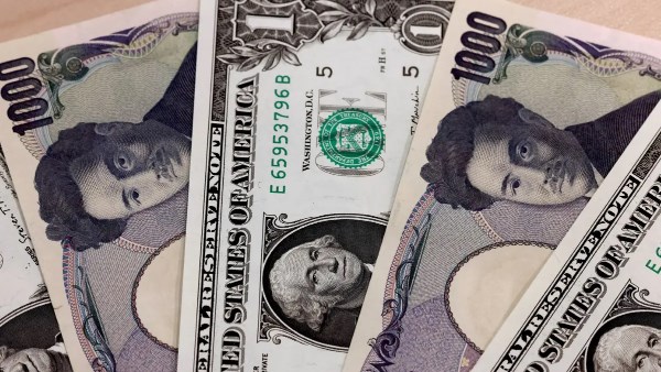 انخفاض الدولار أمام الين والعملات عقب اتفاق أمريكا واليابان وسط تقلبات سياسية 1 2776351534138202507230953235323