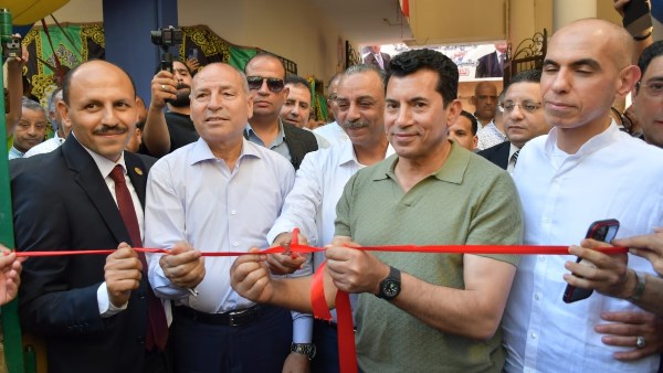 وزير الرياضة ومحافظ القاهرة يفتتحان الملعب الخماسي بمركز شباب شبرا مصر - موقع مصر اليوم الإخباري 1 2818243699807202507051143104310
