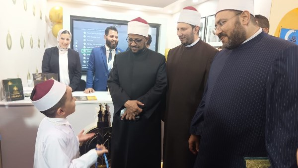 أمين البحوث الإسلامية ومدير مكتبة الإسكندرية يفتتحان جناح الأزهر للكتاب .. صور 1 6281478086012202507070429312931
