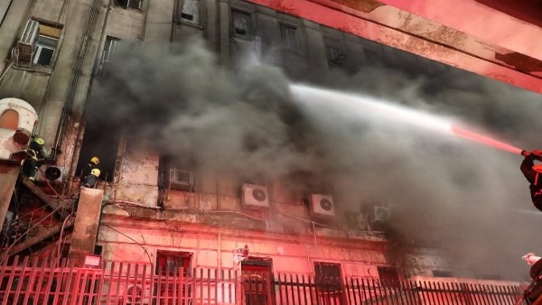 انتداب المعمل الجنائي لمعاينة حريق سنترال رمسيس 1 67425594771220250708123403343