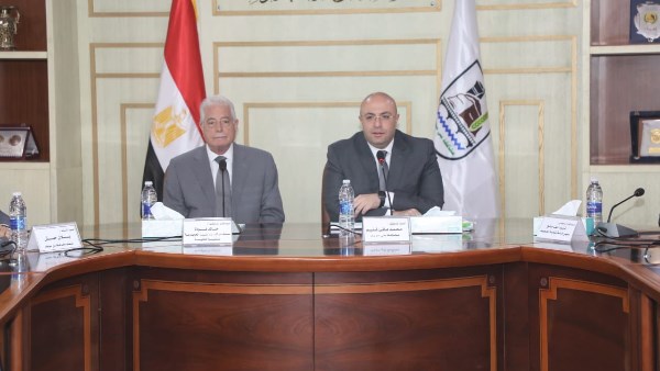 محافظ بني سويف يعقد اجتماعًا مع المجلس التنفيذي بحضور مستشار رئيس الجمهورية للتنمية 1 691125905661520250707123103313