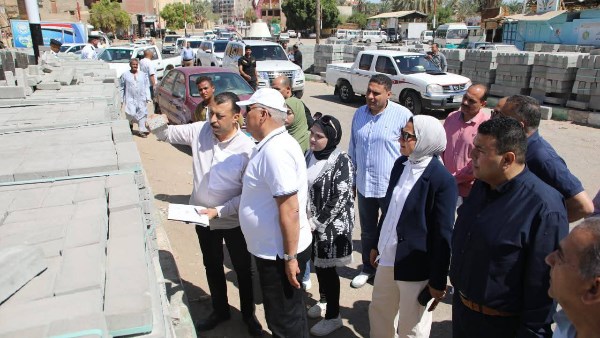 أخبار الوادي الجديد.. المحافظ يتابع أعمال رفع كفاءة الطرق بأحياء الخارجة القديمة.. ويتفقد مخابز الخارجة 1 701139579346420250710120419419