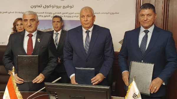 أخبار الوادي الجديد.. المحافظ يُوقّع اتفاقية مشروع “الواحات الخضراء” وتحرير 23 مخالفة 1 7011395793464202507171236523652