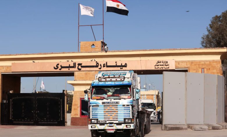 محافظ شمال سيناء يكشف حقيقة غلق معبر رفح من الجانب المصري 1 757