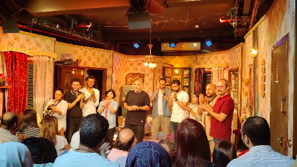 يمين في أول شمال.. حينما يضحكك المسرح ويبكيك 1 785609693043202507140140404040