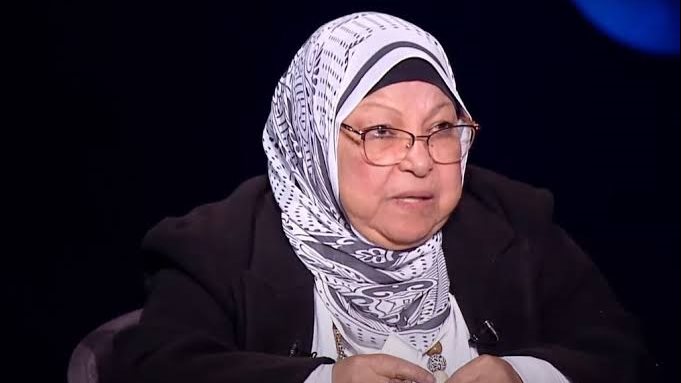 سعاد صالح لأشهر مصفف شعر بعد اعتزاله : تبرع بجزء من أموالك .. فيديو 1 83