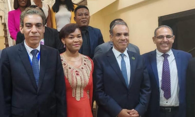 وزير الخارجية والهجرة يلتقي أعضاء الغرفة التجارية في مالابو ويبحث سبل تعزيز التعاون الاقتصادي بين مصر وغينيا الاستوائية 1 Img 20250714 Wa0004