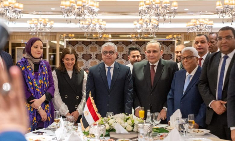 الجالية المصرية والبعثة الدبلوماسية المصرية بالسعودية تكرم السفير طارق المليجي بمناسبة انتهاء مهمته 1 Img 20250714 Wa0028