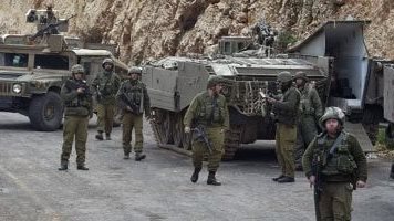 جيش الاحتلال الإسرائيلي يقتحم نابلس ويعتقل 4 فلسطينيين ويزيل صور الشهداء 5 498