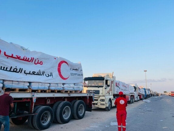 عاجل.. الهلال الأحمر تطلق قافلة «زاد العزة» 69 بحمولة 7300 طن مساعدات إلى غزة 1 elaosboa72154