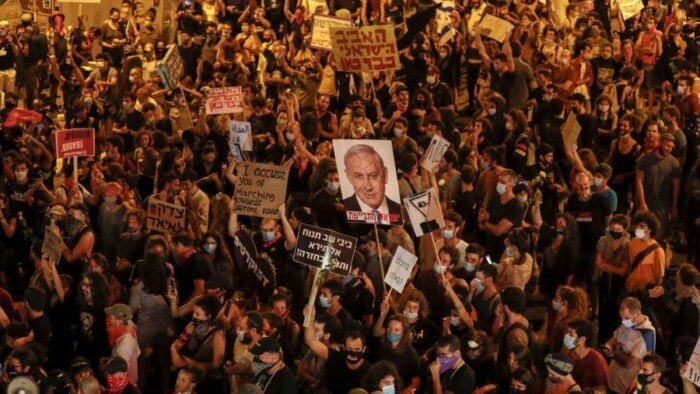 آلاف الإسرائيليين يتظاهرون أمام منزل نتنياهو احتجاجاً على عملية غزة 1 elaosboa72968 1
