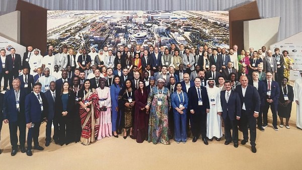 محافظ دمياط يشارك بالجلسة الختامية لقمة مدن آسيا والمحيط الهادى بدبى 1 71231605969202510301232183218