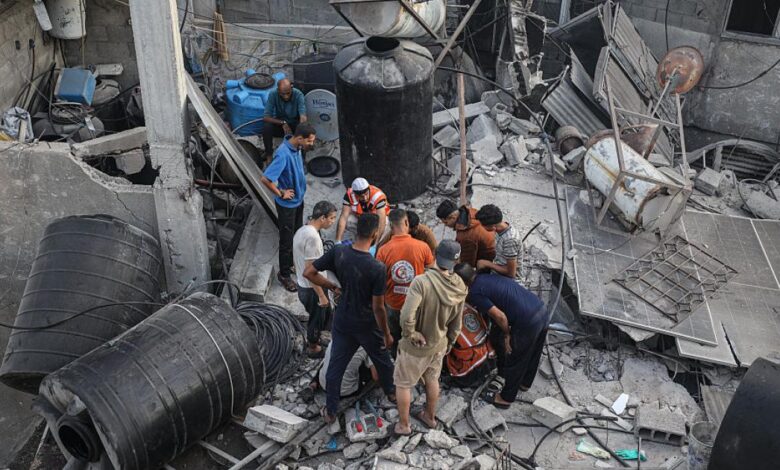 عدوان الساعات الـ12.. إسرائيل تمحو عائلة جديدة من السجل المدني في غزة 1 GettyImages 2243442862