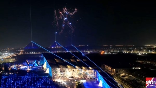 عروض مذهلة بالهولوجرام في سماء المتحف المصري الكبير والأهرامات 1 180975435845520251101080443443