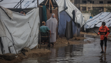 أوضاع كارثية في غزة.. مياه عادمة تجتاح مراكز الإيواء والرياح تقتلع الخيم 6 6456565
