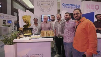 بحضور حسين فهمي ويسري نصر الله.. افتتاح جناح مهرجان الإسكندرية للفيلم القصير في القاهرة السينمائي 7 658142002332820251115033504354