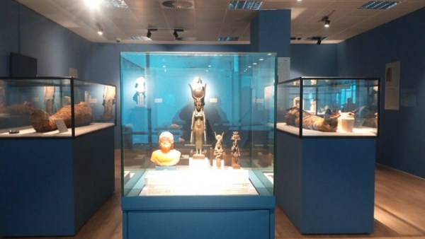 متحف مطار القاهرة ينظم معرض مستنسخات توت عنخ آمون 1 67425594771220250906090941941