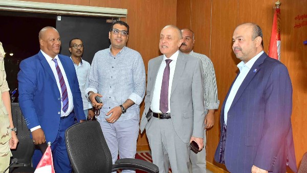 قبيل ساعات من غلق اللجان الانتخابية| محافظ الأقصر يتفقد غرفة العمليات بالشبكة الوطنية 1 6982073561213202511110816291629