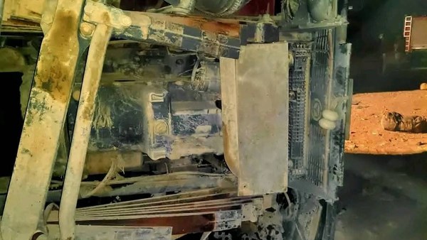 مصرع شاب وإصابة اثنين في حادث انقلاب تريلا على الصحراوي الشرقي في الأقصر.. صور 1 6982073561213202511190750345034