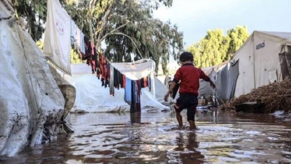 أمطار وخيام ممزقة.. الدفاع المدني بغزة يحذر من تفاقم الكوارث بسبب السيول 1 7691773856806202511160534313431