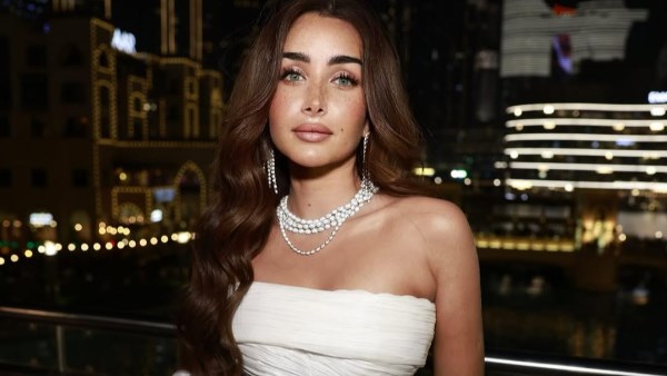 باللون الأبيض.. هنا الزاهد تخطف الأنظار بإطلالة لافتة 1 815393872654202511150424272427