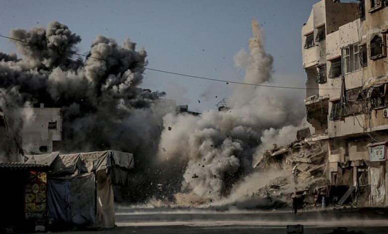 غارات على مدينتي غزة وخانيونس.. إسرائيل تواصل خرق اتفاق وقف النار 1 GettyImages 2238600625