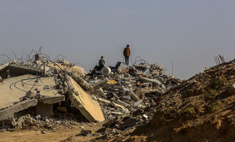 آلاف الجثامين تحت الأنقاض.. وعود بدعم عمليات الانتشال في غزة 1 GettyImages 2246752203