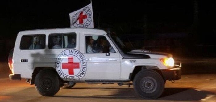 الفصائل الفلسطينية تسلم جثة أسير إسرائيلي إلى الصليب الأحمر 1 elaosboa12784