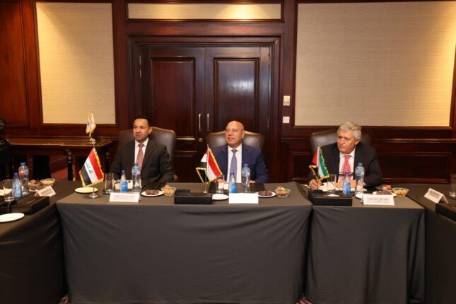 كامل الوزير يترأس الجمعية العمومية لشركة الجسر العربي للملاحة بحضور وزير النقل الأردني 1 elaosboa72385