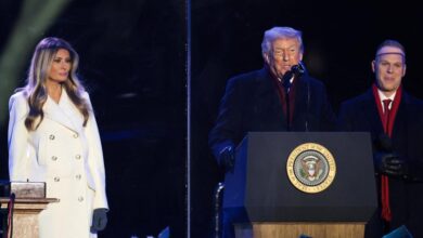 2025 12 04T233138Z 1163044370 RC2Y9IAFE8B3 RTRMADP 3 CHRISTMAS SEASON USA TREE