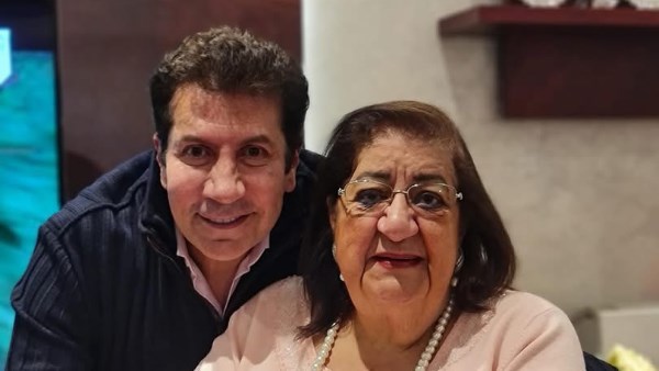 يسرا تكشف سب عدم تواجدها لمساندة هاني رمزي في وفاة والدته 1 740131576713620251229030534534