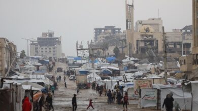 تحذيرات من كارثة إنسانية في غزة.. كيف يمكن إجبار الاحتلال على وقفها؟ 8 AA 20251211 39955610 39955588 PALESTINIANS STRUGGLE TO LIVE DURING SEVERE WEATHER CONDITIONS AMID IS