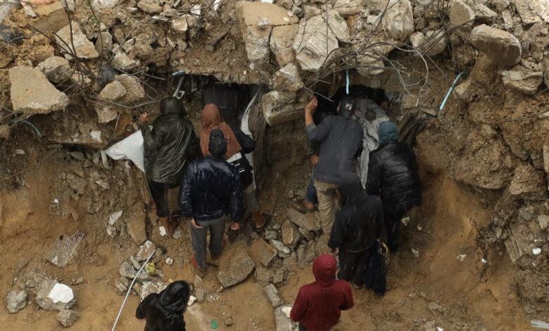 كارثة إنسانية في غزة.. 12 وفاة وتضرر آلاف الخيام بسبب المنخفض الجوي 1 AA 20251212 39962855 39962845 HKWM GZ 12 DHY JR LMNKHFD WNHYR 13 MBN WTDRR 27 LF KHYM