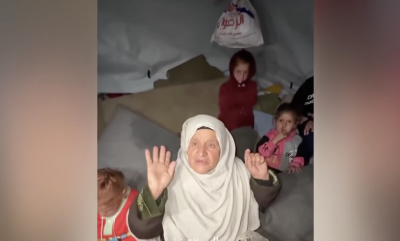 "بيتنا تدمّر وخيمتنا غرقت بالأمطار".. صرخة مسنّة غزيّة لإنقاذ 5 أيتام 1 E2808FD984D982D8B7D8A920D8A7D984D8B4D8A7D8B4D8A920D9A2D9A0D9A2D9A5