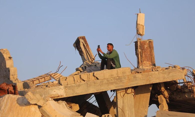 دمار في البنية التحتية للاتصالات بغزة جراء الحرب.. أعطال وانقطاع متكرر 1 GettyImages 2219276387