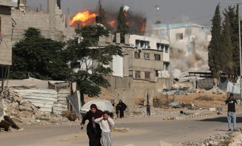 قصف جوي ومدفعي على غزة.. إصابة طفلة برصاص الاحتلال في رفح 1 GettyImages 2224839349