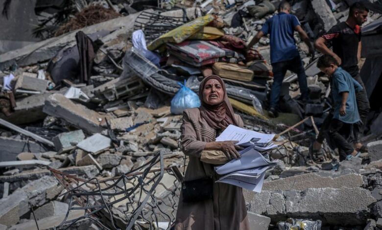 شهيدان وجرحى بنيران الاحتلال.. فلسطين: ركام غزة يتجاوز 60 مليون طن 1 GettyImages 2235137150