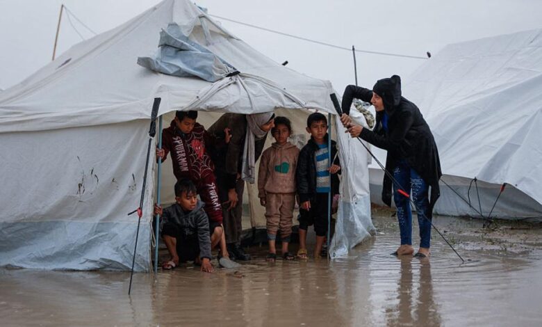 حماس توجه رسالة إلى الوسطاء.. وفيات في غزة جراء المنخفض الجوي 1 GettyImages 2250587449